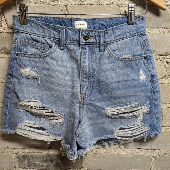 Sneak Peek Pants - Shorts